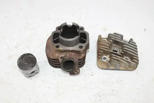 01 POLARIS SCRAMBLER 90 ENGINE TOP END CYLINDER HEAD W/ PISTON CYLINDER & PISTON
