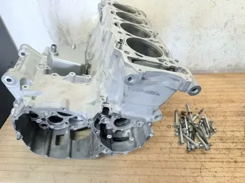 07 08 2007 2008 Suzuki GSXR 1000 Engine Case Crank Cases Block Motor Cylinders