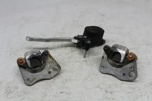 08 POLARIS SPORTSMAN 800 TOURING EFI FRONT BRAKE MASTER CYLINDER W CALIPERS