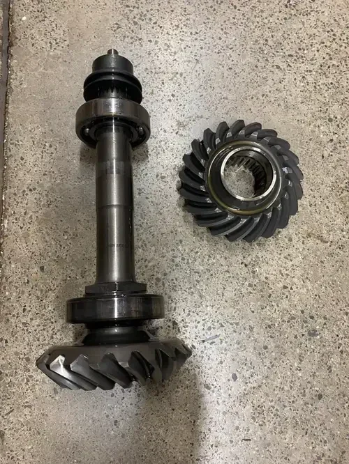18 CAN-AM MAVERICK X3 R TURBO TRANSMISSION PINION DRIVE SHAFT BEVEL GEAR SET