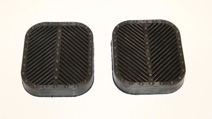 2x CLASSIC FIAT 1200 – 1500 SPIDER CLUTCH & BRAKE PEDAL COVERS RUBBERS KIT