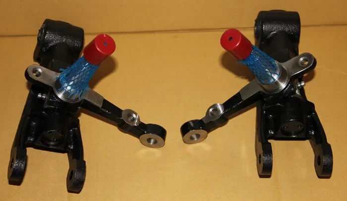 CLASSIC FIAT 126 FRONT STUB AXLES STEERING KNUCKLES SET BRAND NEW – NO DEPOSIT