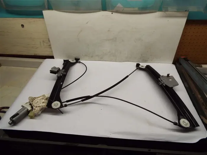 FRONT DOOR WINDOW REGULATOR CLK320 CLK350 CLK430 CLK500 03-09 Right – MRK225818