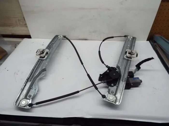 FRONT DOOR WINDOW REGULATOR POWER Escape 13 14 15 16 17 18 Left – MRK241178