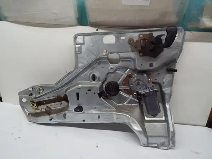Front Window Regulator BONNEVILLE 1995 – MRK251033