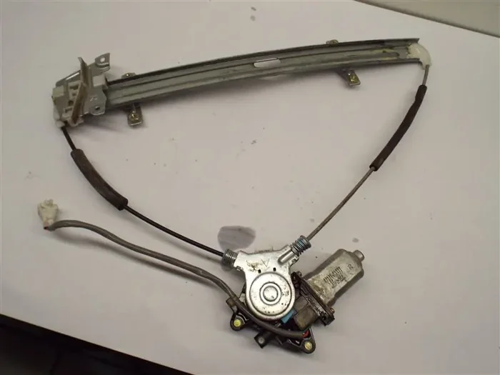 FRONT WINDOW REGULATOR Vitara 1999 99 00 01 02 03 04 05 06 Right – MRK193437