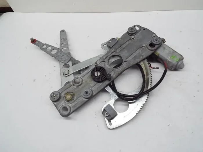 FRONT WINDOW REGULATOR Volvo 240 260 77 78 – 93 Right – MRK249083
