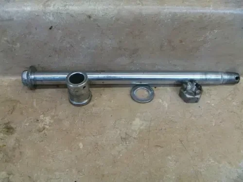 Kawasaki 305 KZ CSR BELT KZ305 Used Front Wheel Axle 1982 KB35