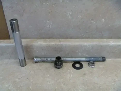 Kawasaki 600 ZX ZX6-R NINJA ZX6R ZX600R Swingarm Bolt 2007 KB30