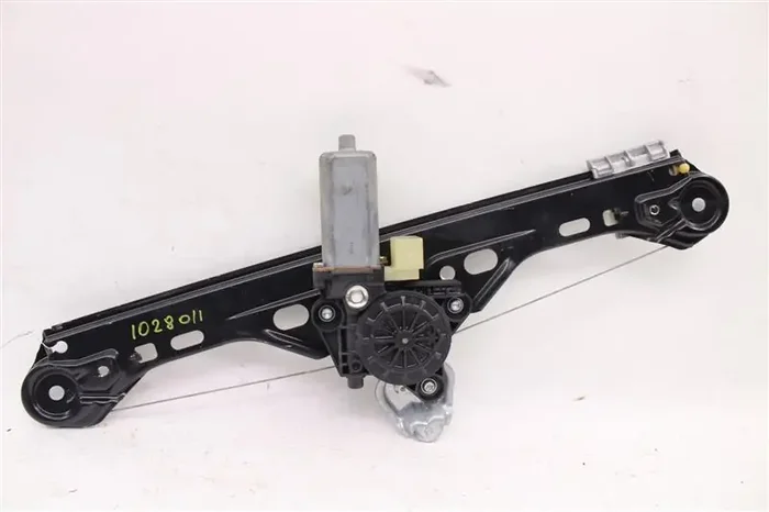 REAR DOOR WINDOW REGULATOR C230 C240 C32 C320 01 02 03 04 Right – 1028011