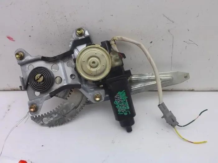 REAR WINDOW REGULATOR Corolla 1993 93 94 95 96 97 Right – MRK126336
