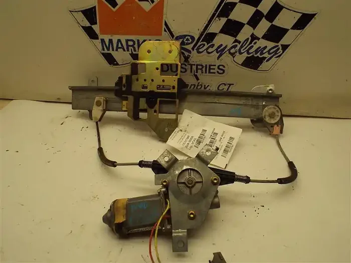 REAR WINDOW REGULATOR Lincoln Town Car 1995 95 96 97 Right – MRK167651