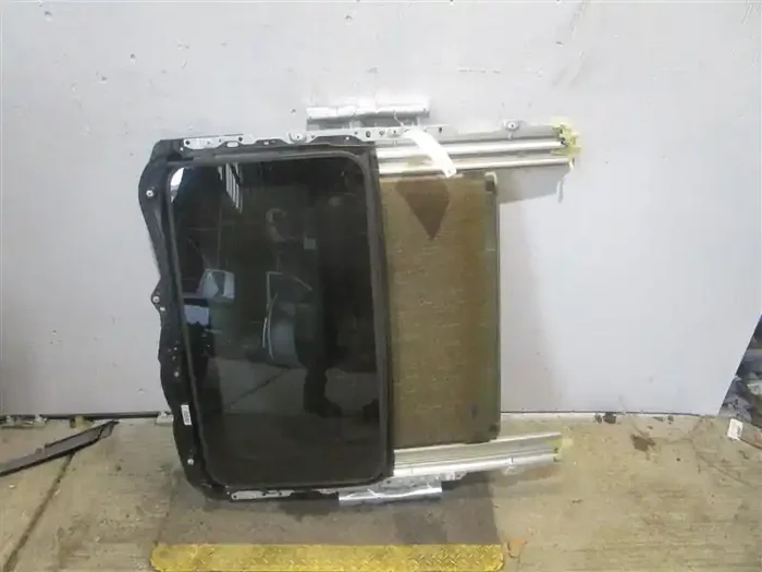 SUNROOF ASSEMBLY 320i 328D 328i 335i Active 3 M3 12 13 14 15 – 1010796