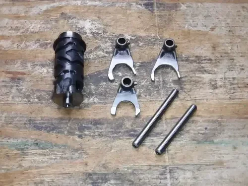TTR225 Transmission Drum Forks Rods Selector 2001