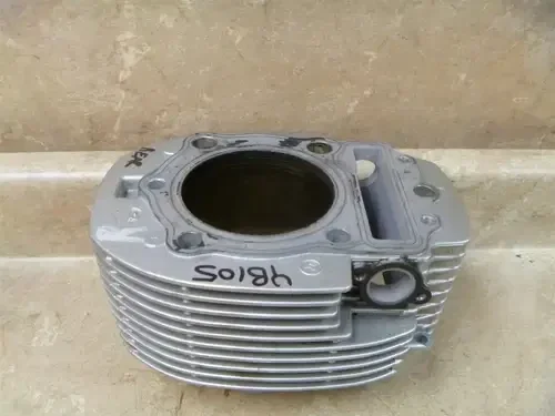 Yamaha 1100 XVS V-STAR CUSTOM XVS1100 Used Engine Rear Cylinder 2001 YB105